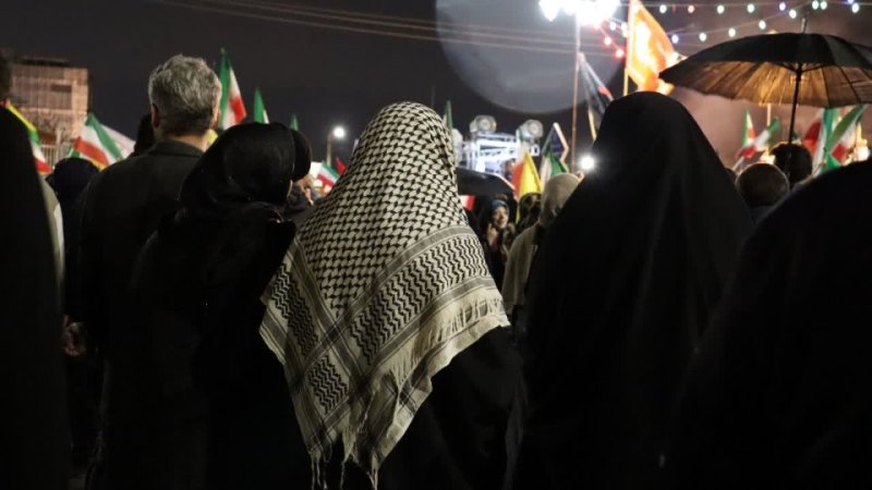 پرچم به دوش