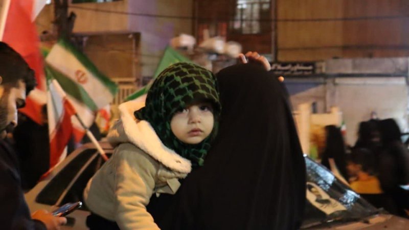 پرچم به دوش