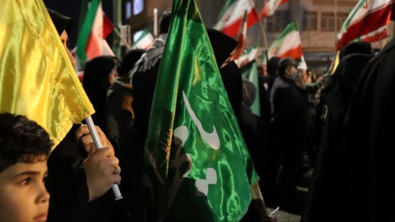 پرچم به دوش