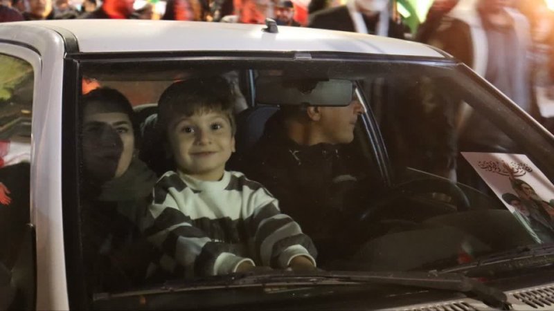 پرچم به دوش