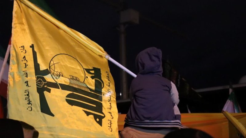 پرچم به دوش