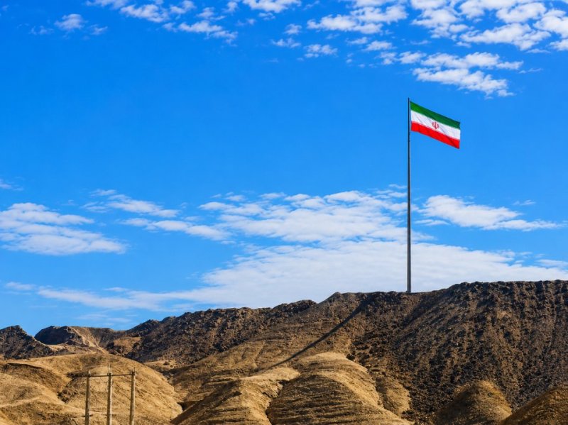 پرچم ایران؛ نماد عزت و اقتدار سه‌رنگی که قلب یک ملت را به هم پیوند می‌دهد🇮🇷