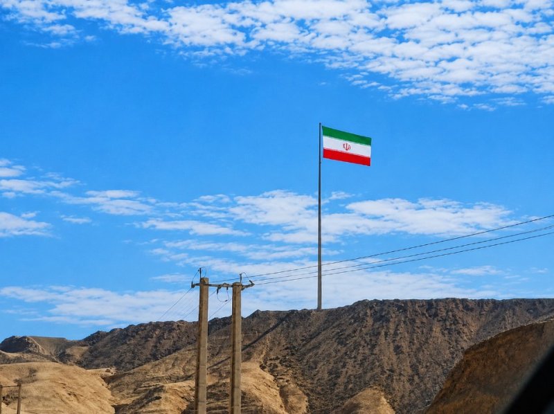 عکاسی از شکوه پرچم ایران در دل کویر یزد 🇮🇷📸