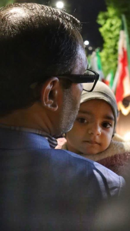 پرچم به دوش