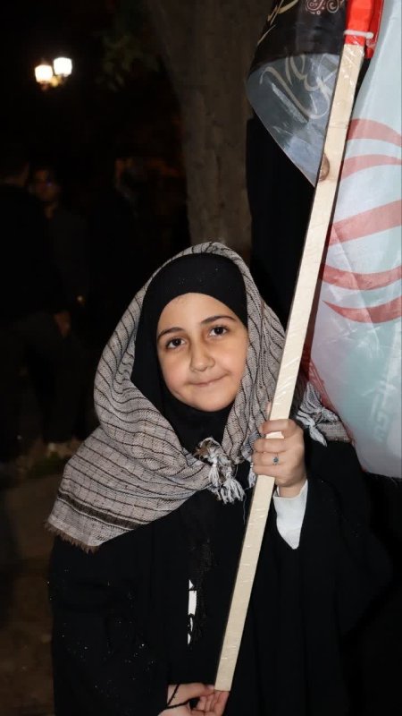 پرچم به دوش