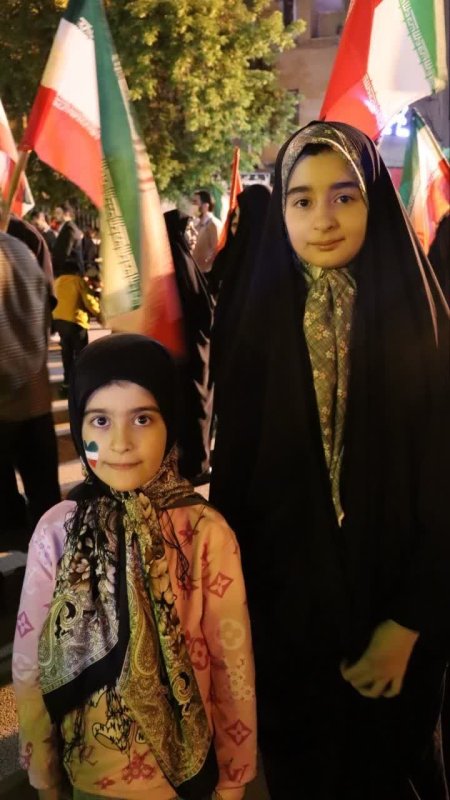 پرچم به دوش
