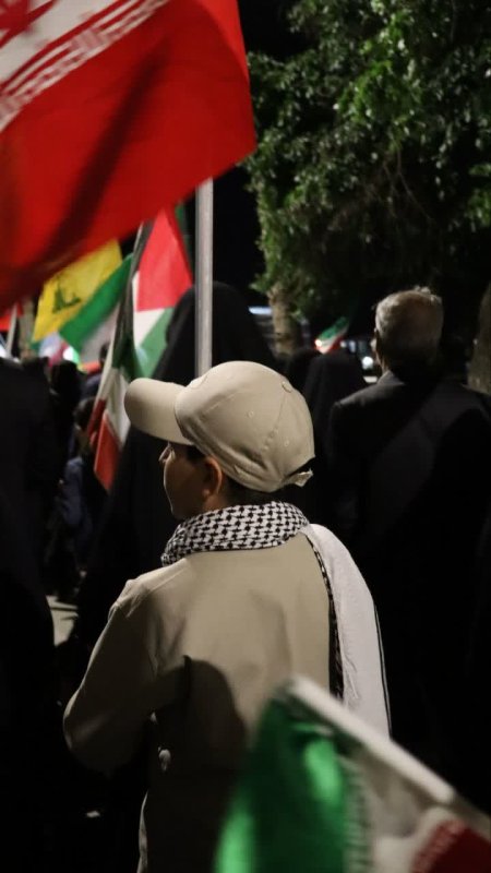 پرچم به دوش
