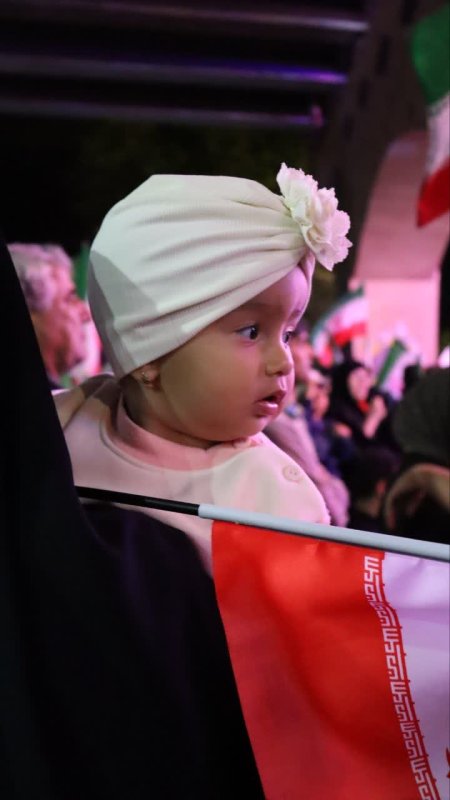 پرچم به دوش