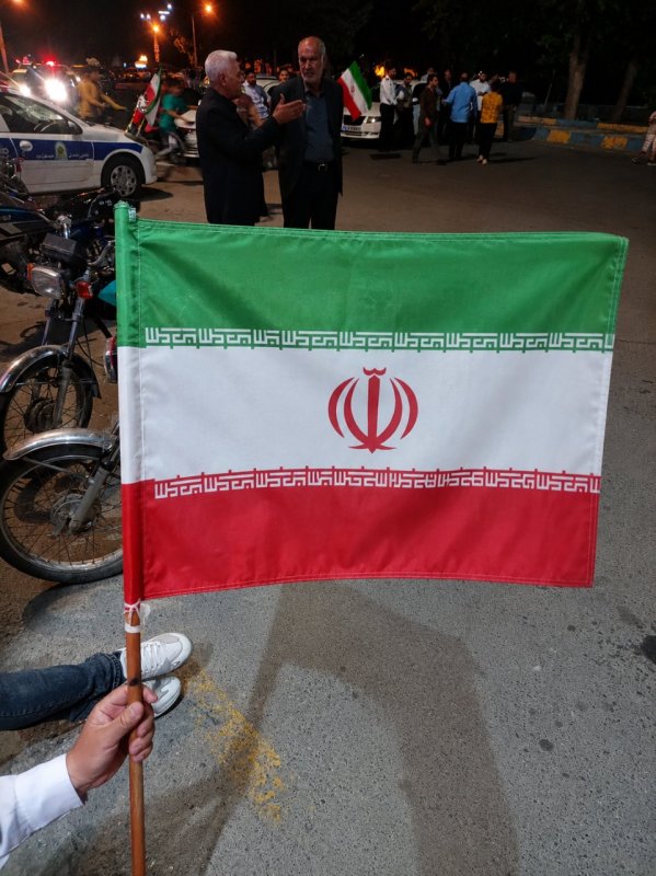 در اهتزاز پرچم ایران، صدای وحدت، غیرت و امید یک ملت شنیده می‌شود. 🇮🇷❤️