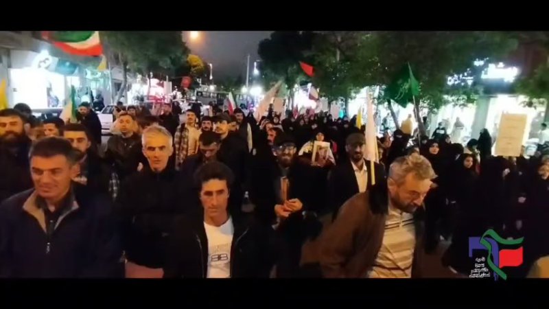 مردم کف خیابان