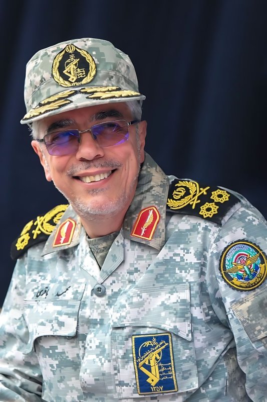 رقص و جولان بر سر میدان کنند    رقص اندر خون خود مردان کنند     چون رهند از دست خود دستی زنند   چون جهند از نقص خود رقصی کنند
