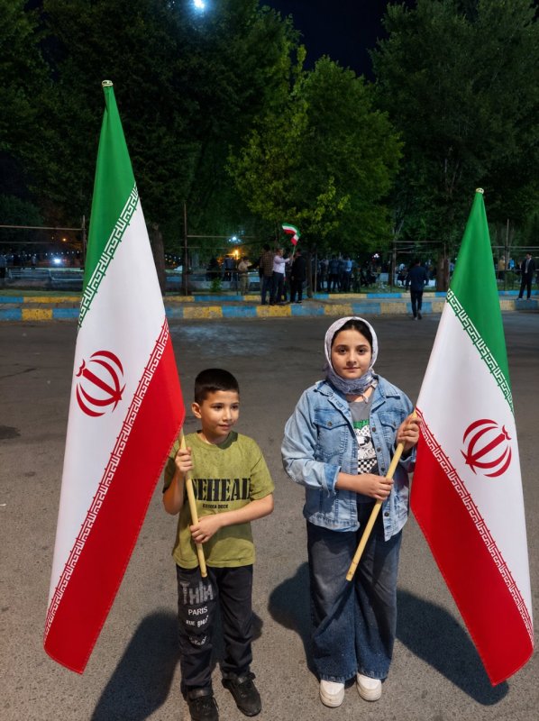 کودکی با پرچم ایران ؛ روایتی از فردای روشن ایران🇮🇷