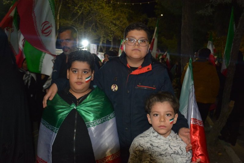 نوجوانان کرمانشاهی در تجمعات شبانه نحن منتقمون