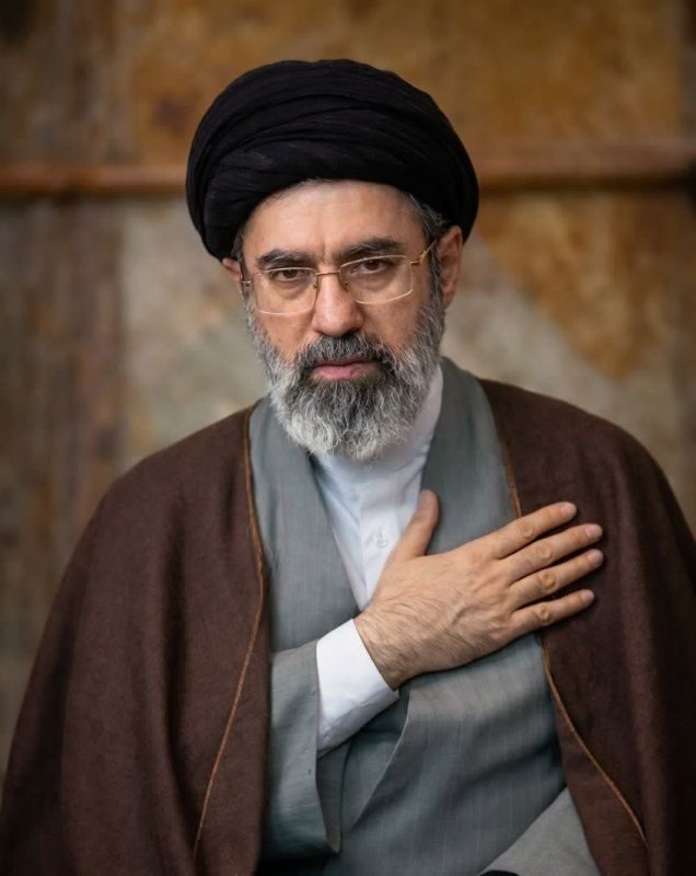 این خامنه اي مِثلِ پِدَر فاتِحِ جَنگ است✊