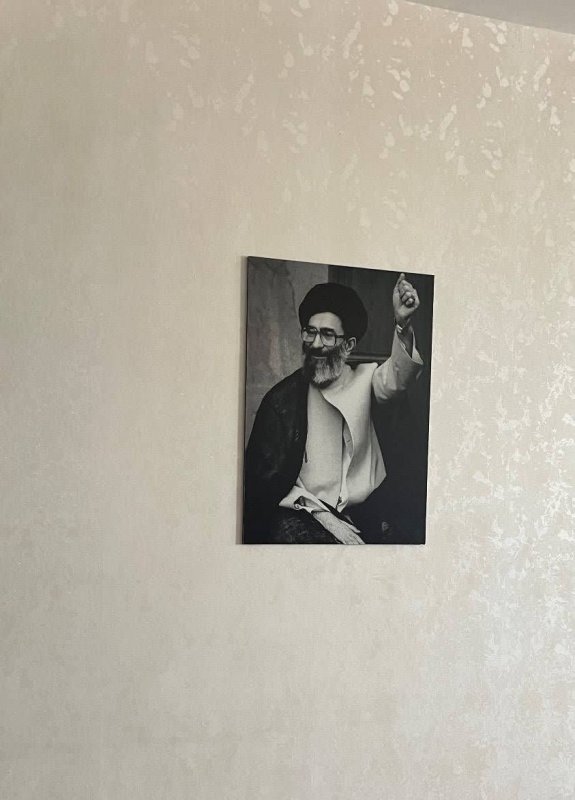 زینت خانه ما عکس رخ خامنه ای است❤️‍🩹🌱