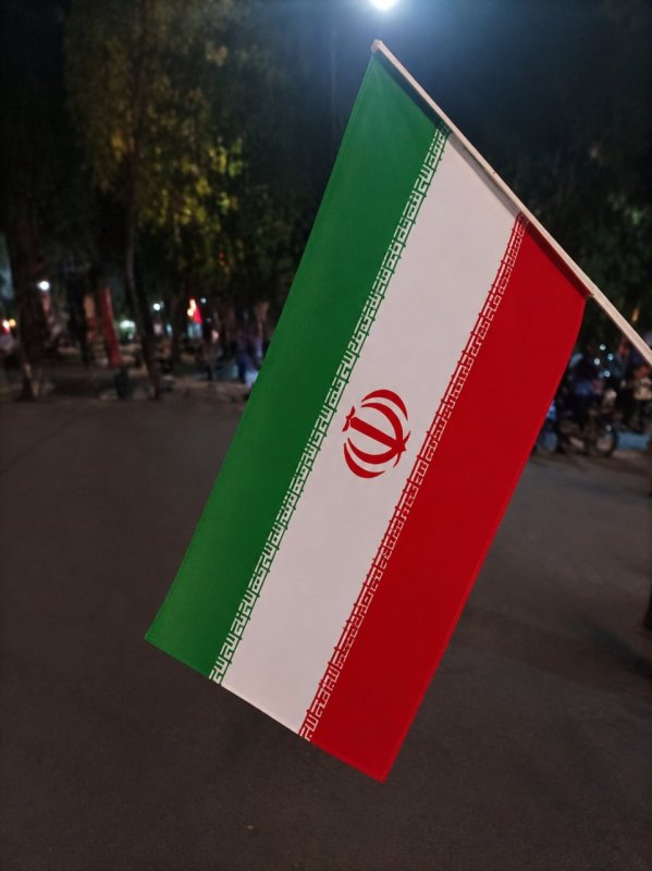پرچم در اهتزاز ایران عزیز 🇮🇷