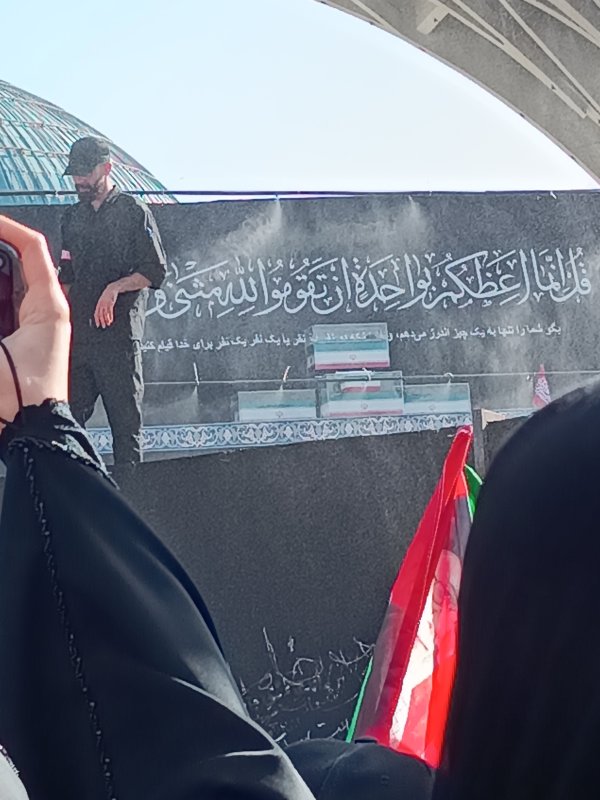 رفت و غزلم چشم به راهش نگران شد...