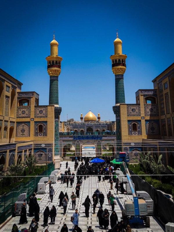 نحن شیعه علی 🤍🖐🏻 . ‌. به جز تلخی و زشتی هیچ در دنیا نمیدیدم  نجف من را مواجه کرد با دنیای زیبایی ..