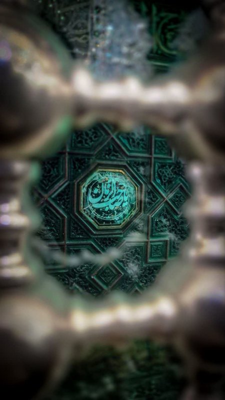 گم‌کردۀجهان‌که‌همۀعالم‌به‌‌فدای‌او،    آن‌کسی‌که‌علاج ِدرد ِدنیاست...!  صاحب الزمان :)🌱  #اللهم‌عجل‌لولیک‌الفرج