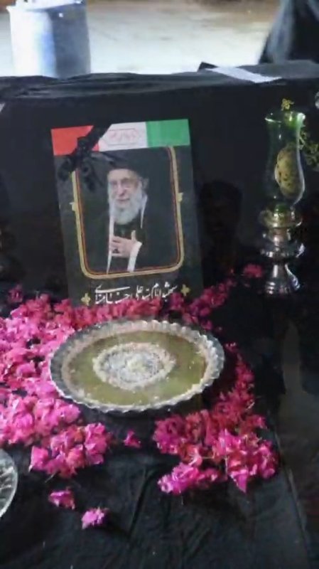 جریان زندگی زیر بمباران دشمن