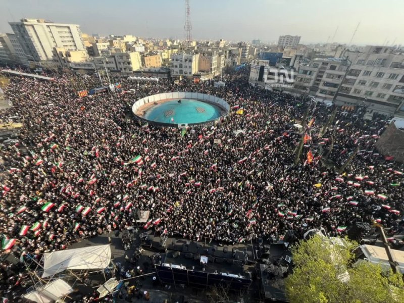 بیعت تهرانی ها با رهبر انقلاب
