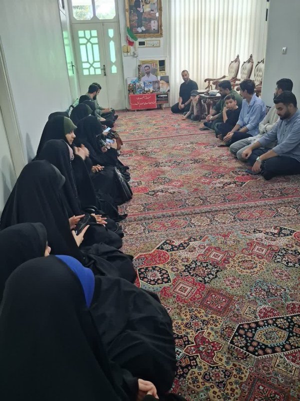 دیدار دانشجویان بسیج دانشجویی دانشگاه آزاد با خانواده شهید خلبان محمد اکبری روشن