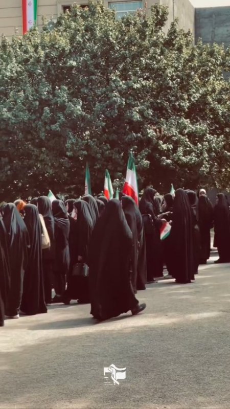 🇮🇷 عَلَم از دست ما نمی‌افتد...