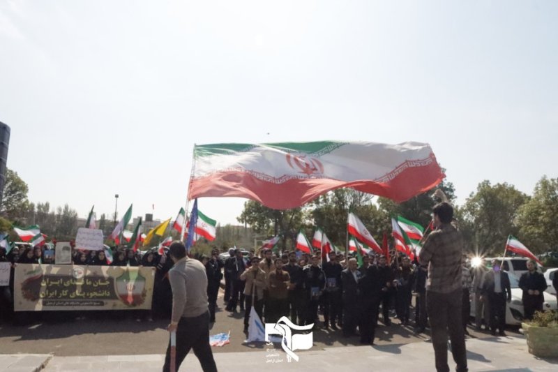 اهتزاز پرچم در دانشگاه علوم پزشکی اردبیل