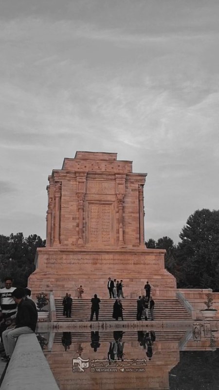 فردوسی ایران را سروده