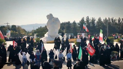 سان دیدن خانواده شهدا در برنامه دانشگاه ایران