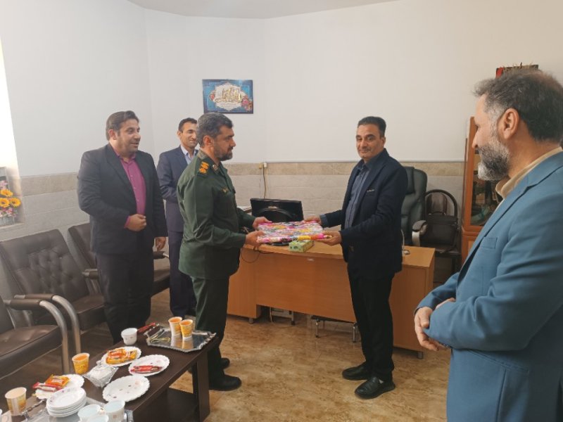 بازدید فرمانده سپاه شهرستان آباده از دانشکده پرستاری به مناسبت روز پرستار